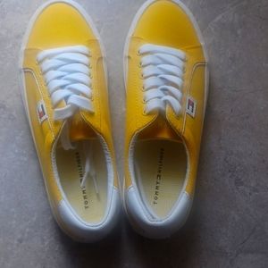 Size 71/2M yellow snickers